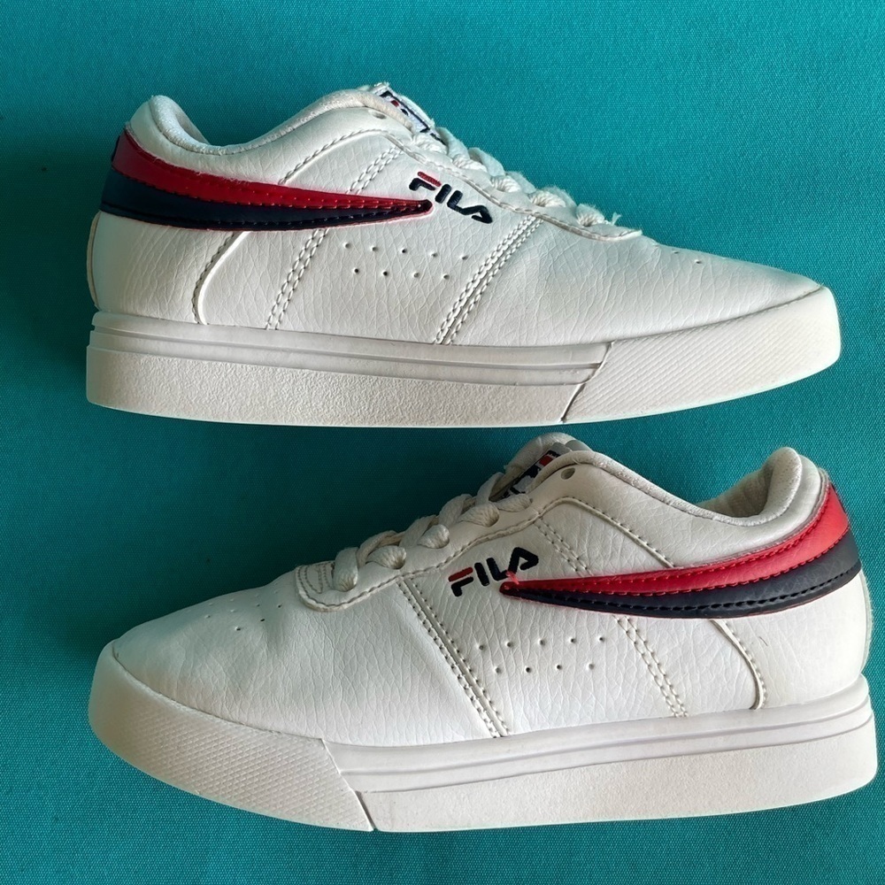 Kids Fila sneakers size 12 - Picture 4 of 7